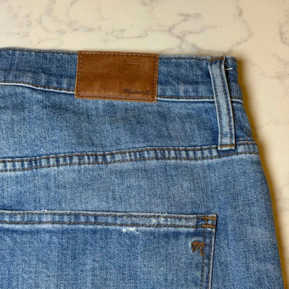 Madewell The Slim Boyjean Medium Wash Distressed Raw Hem Denim Jeans Size 32
